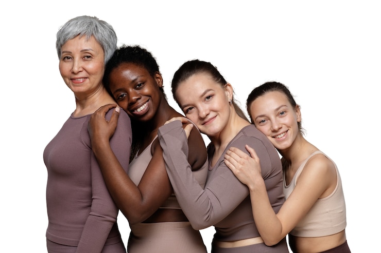 PSD gratuit femmes posant avec amour-propre pour son corps