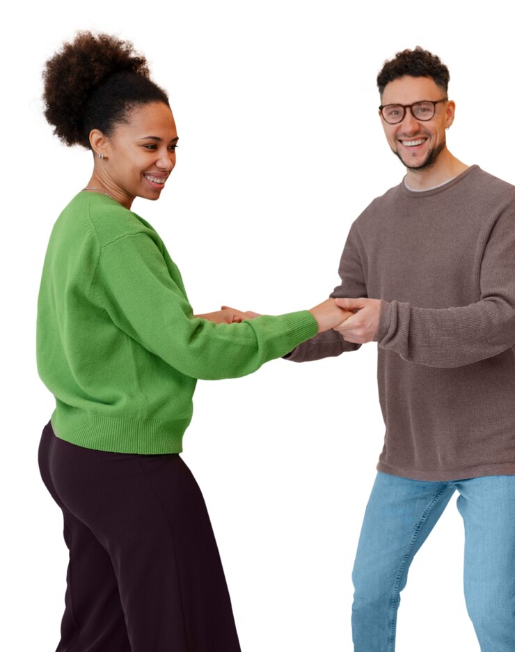 PSD gratuit des gens heureux dansant ensemble isolés
