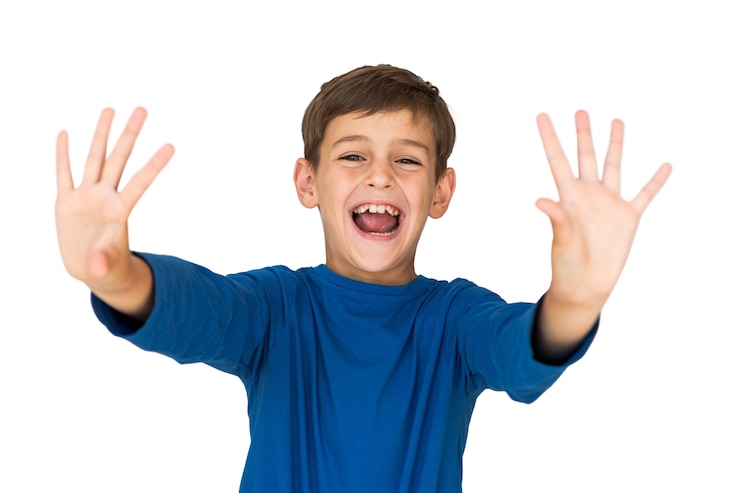 PSD gratuit gros plan sur le portrait d'expression d'enfant