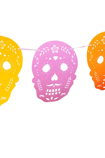 Guirlande de papier perforé mexicain isolée