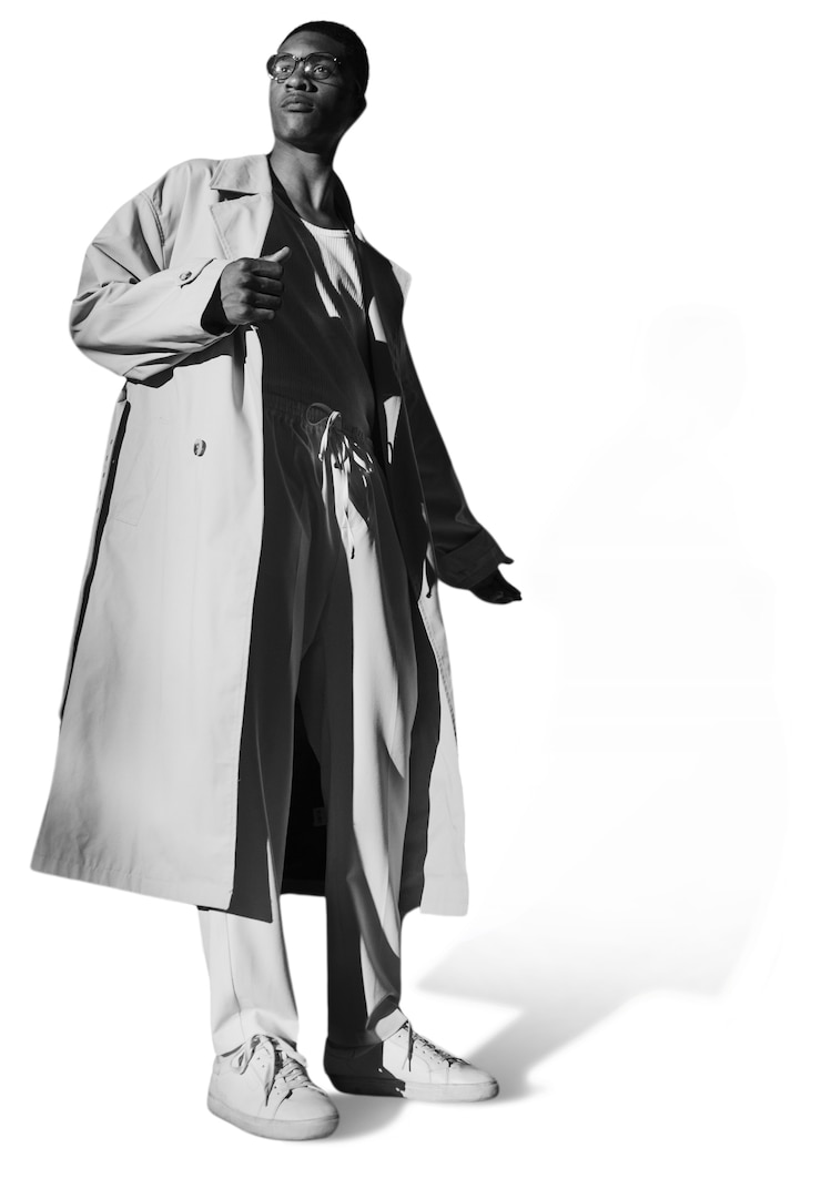 PSD gratuit un homme noir en costume est isolé.