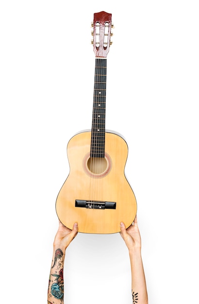 Main tenant guitare