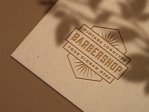 PSD gratuit maquette de logo en relief sur papier kraft