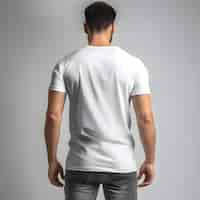 PSD gratuit maquette de t-shirt masculin vue avant isolée sur fond gris