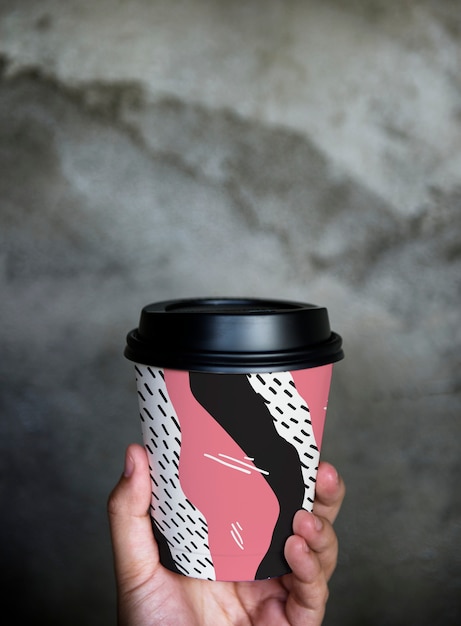 Maquette de tasse de café à emporter colorée