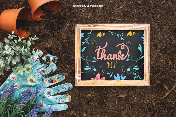 PSD gratuit maquillage de jardin avec des gants et des pots