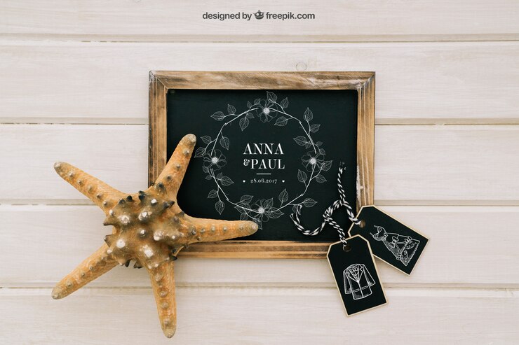 PSD gratuit mock up design avec tableau noir, étiquettes et étoiles de mer