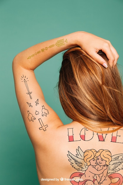 Mockup pour l&#39;art du tatouage sur le dos