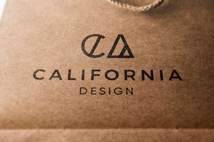 PSD gratuit modèle de logo sur sac en papier kraft