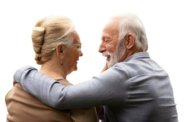 Moments tendres d'un couple de personnes âgées