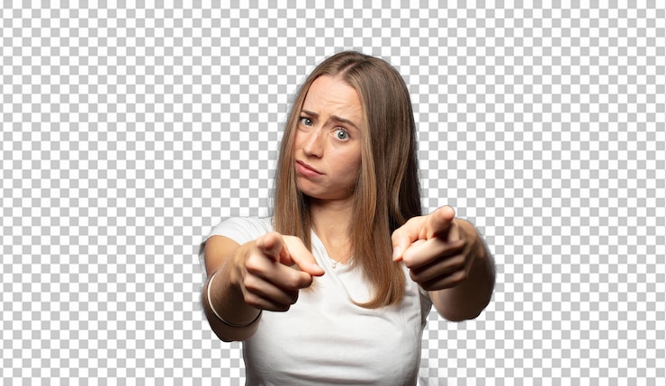 PSD gratuit en montrant vers l'avant à la caméra avec les deux doigts et une expression de colère vous disant de faire votre devoir