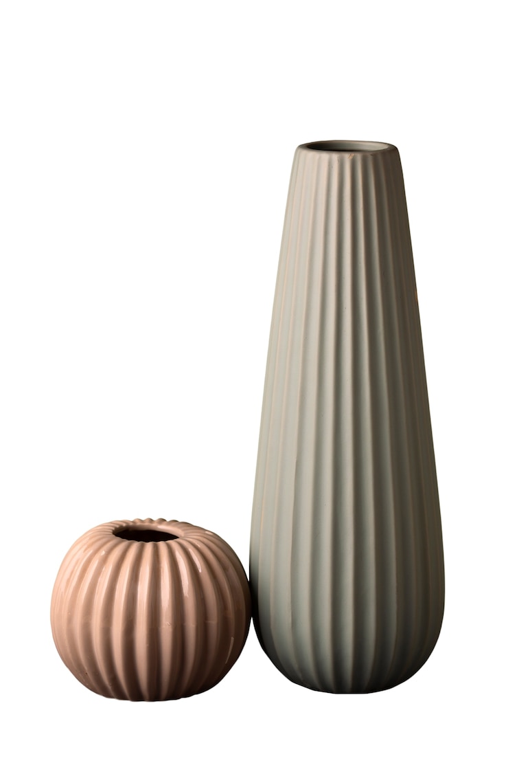 PSD gratuit la nature morte d'un vase moderne isolée