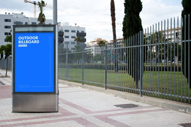 panneau d&#39;affichage extérieur à côté du parc