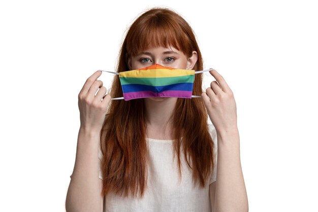 Personne célébrant son orientation sexuelle