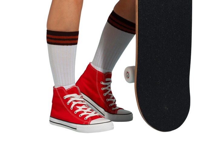 PSD gratuit personne avec skateboard et chaussures
