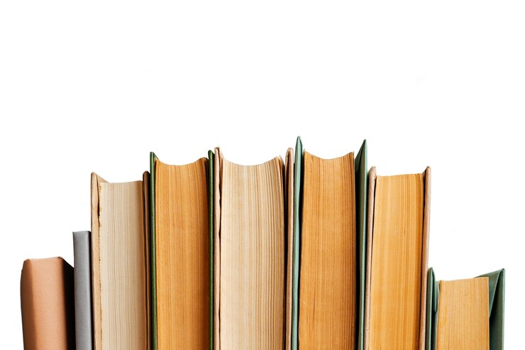 PSD gratuit pile de livres isolée