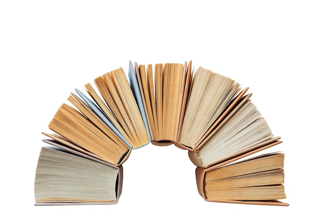 Une pile de livres isolée