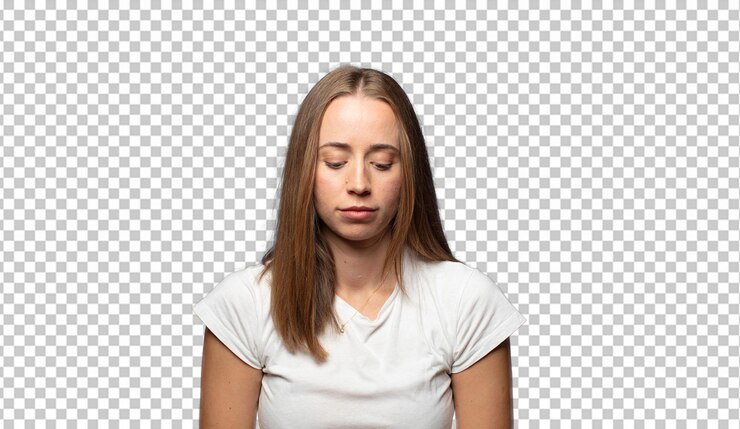 PSD gratuit le portrait du visage d'une femme blonde isolé