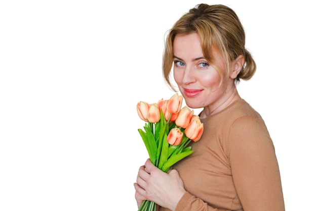 PSD gratuit portrait de femme aux tulipes