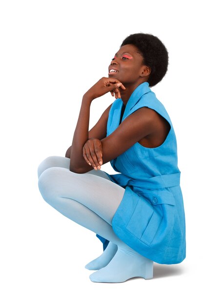 Portrait en gros plan d'une femme noire isolée