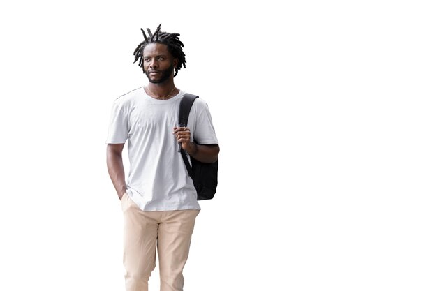 Portrait de jeune homme avec une coiffure afro dreadlocks