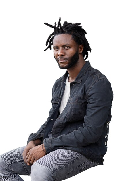 Portrait de jeune homme avec une coiffure afro dreadlocks