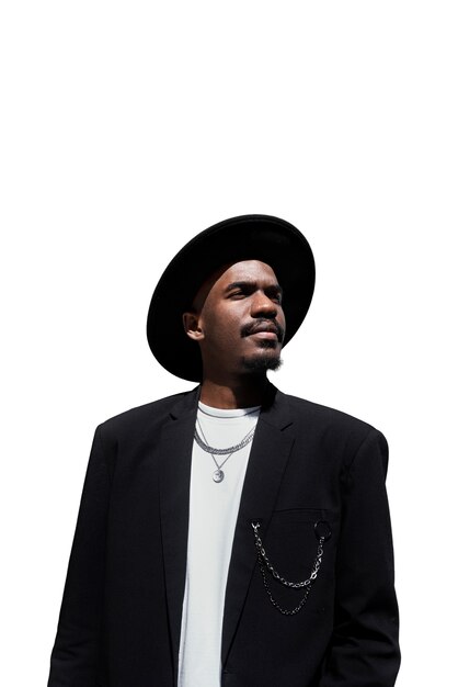 Portrait de personne avec collier chaîne