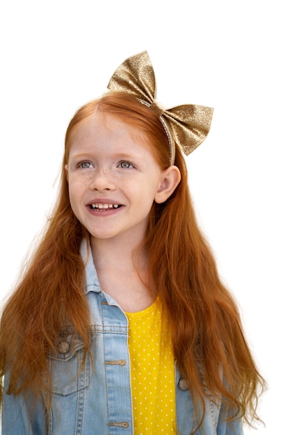 Portrait en studio d'adorable jeune fille