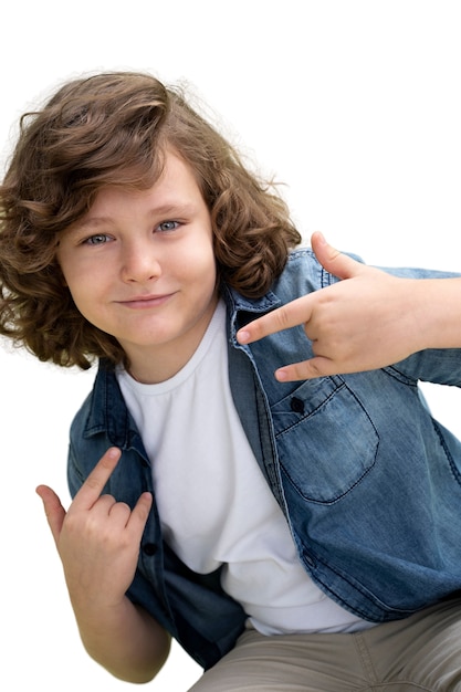 Portrait En Studio D'adorable Jeune Garçon