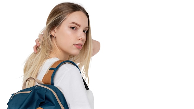 Portrait en studio de jeune adolescente étudiante avec sac à dos
