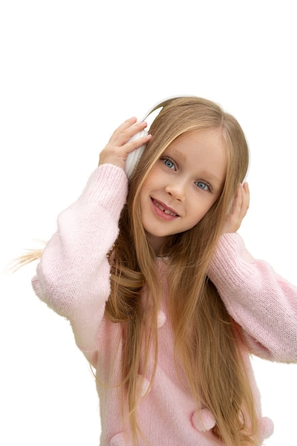 Portrait en studio de jeune fille avec un casque
