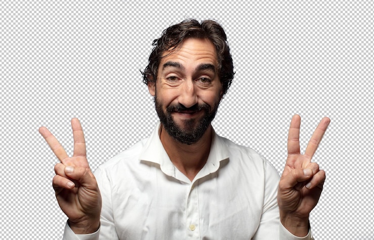 PSD gratuit souriant et regardant heureux amical et satisfait faisant des gestes de victoire ou de paix avec les deux mains