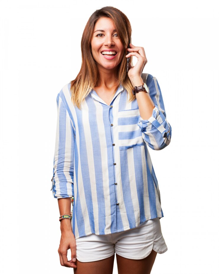 PSD gratuit sourire fille parlant sur le téléphone