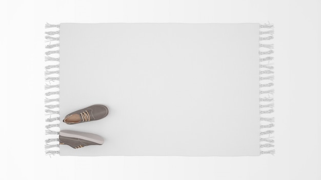 PSD gratuit tapis blanc réaliste avec une paire de chaussures en vue de dessus