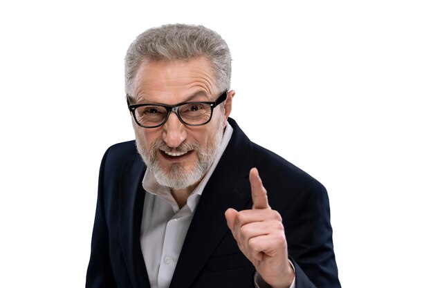 Vieil homme portant un costume d'affaires