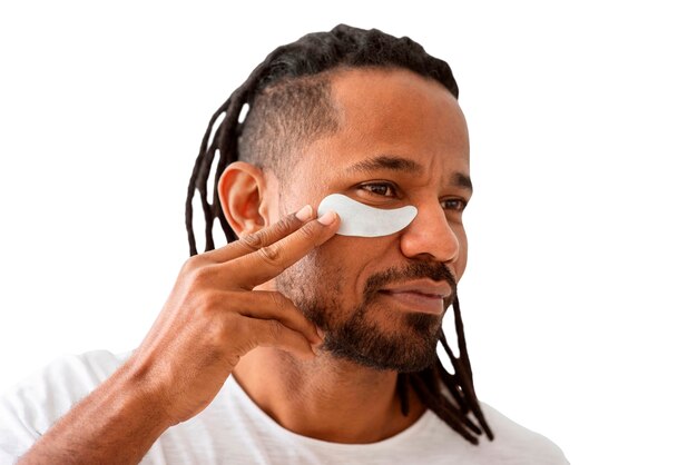 Vue de face homme avec cache-oeil