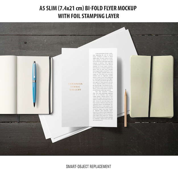 PSD grátis a5 slim bi-fold flyer mockup