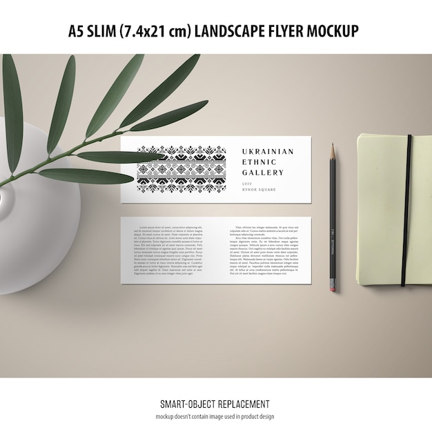 PSD grátis a5 slim landscape flyer mockup