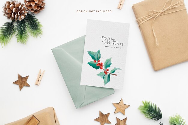 Artigos de papelaria elegantes de Natal com pinhas e estrelas de madeira