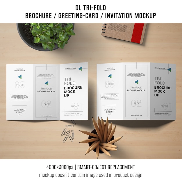PSD grátis brochura com três dobras ou convite maquete ainda vida conceito