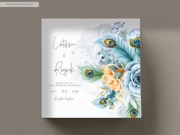 PSD grátis cartão de convite de casamento com lindas penas florais e de pavão