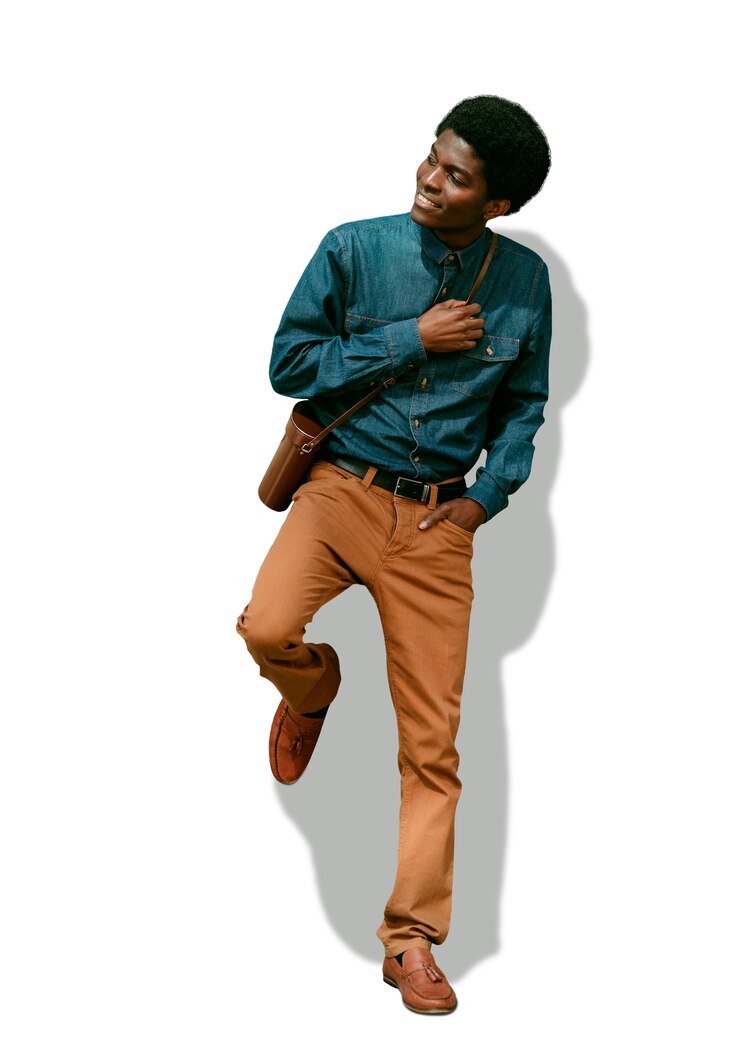 PSD grátis homem negro de meia-idade posando