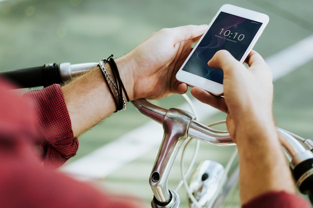 Homem, usando, um, smartphone