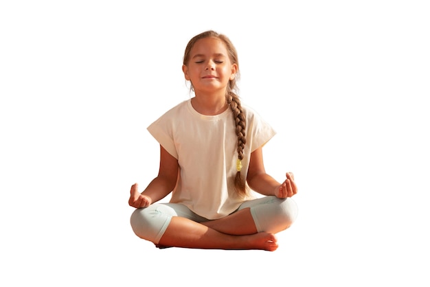Jovem fazendo ioga e meditação