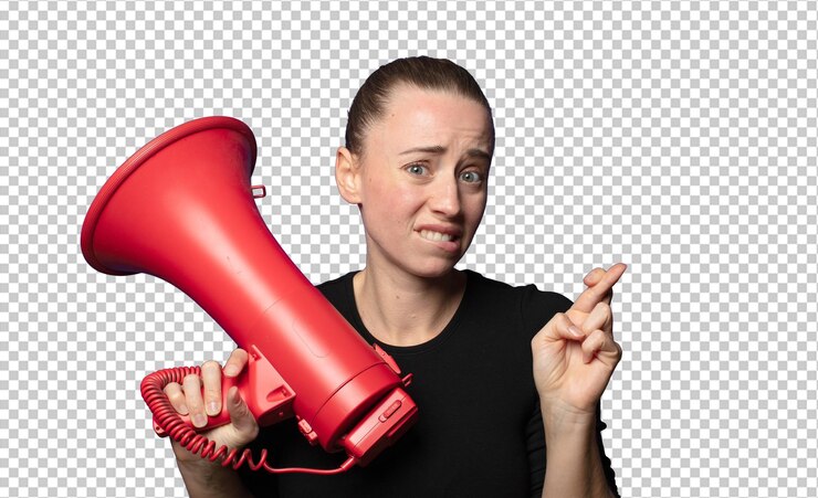 PSD grátis jovem loira bonita com um megafone