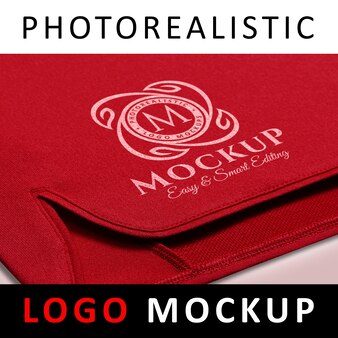 Logo mock up - logotipo branco impresso em tecido de camisa vermelha
