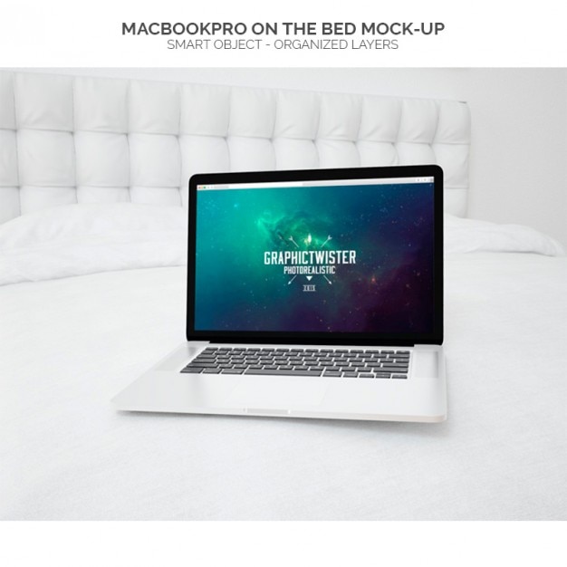 PSD grátis macbook na cama mock-up