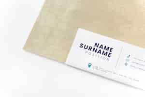 PSD grátis maquete de envelope de papel marrom natural