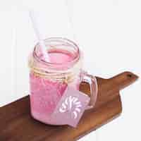 PSD grátis maquete de pote com iogurte rosa