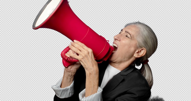 PSD grátis mulher de meia-idade com um megafone.